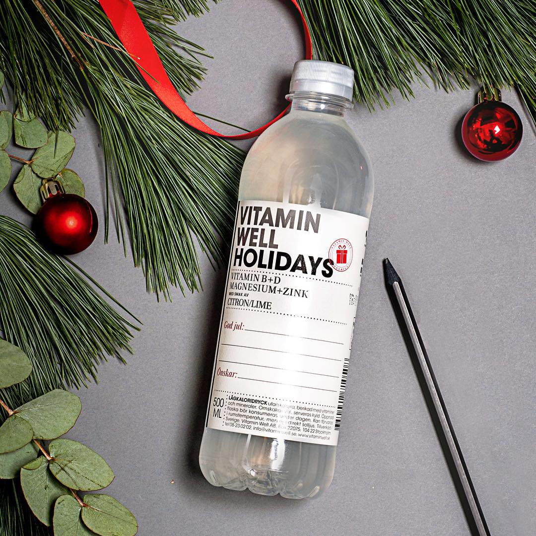 Ge bort en törssläckande julklapp!

Vinn en låda Vitamin Well Holidays att ge bort till någon du tycker om:

1. Gilla den här bilden. 2. Berätta varför du vill ge bort Vitamin Well i julklapp i kommentarerna. 
Vi annonserar fem vinnare imorgon. Happy Holidays! 
#vitaminwell #godjul #tävling #giveaway