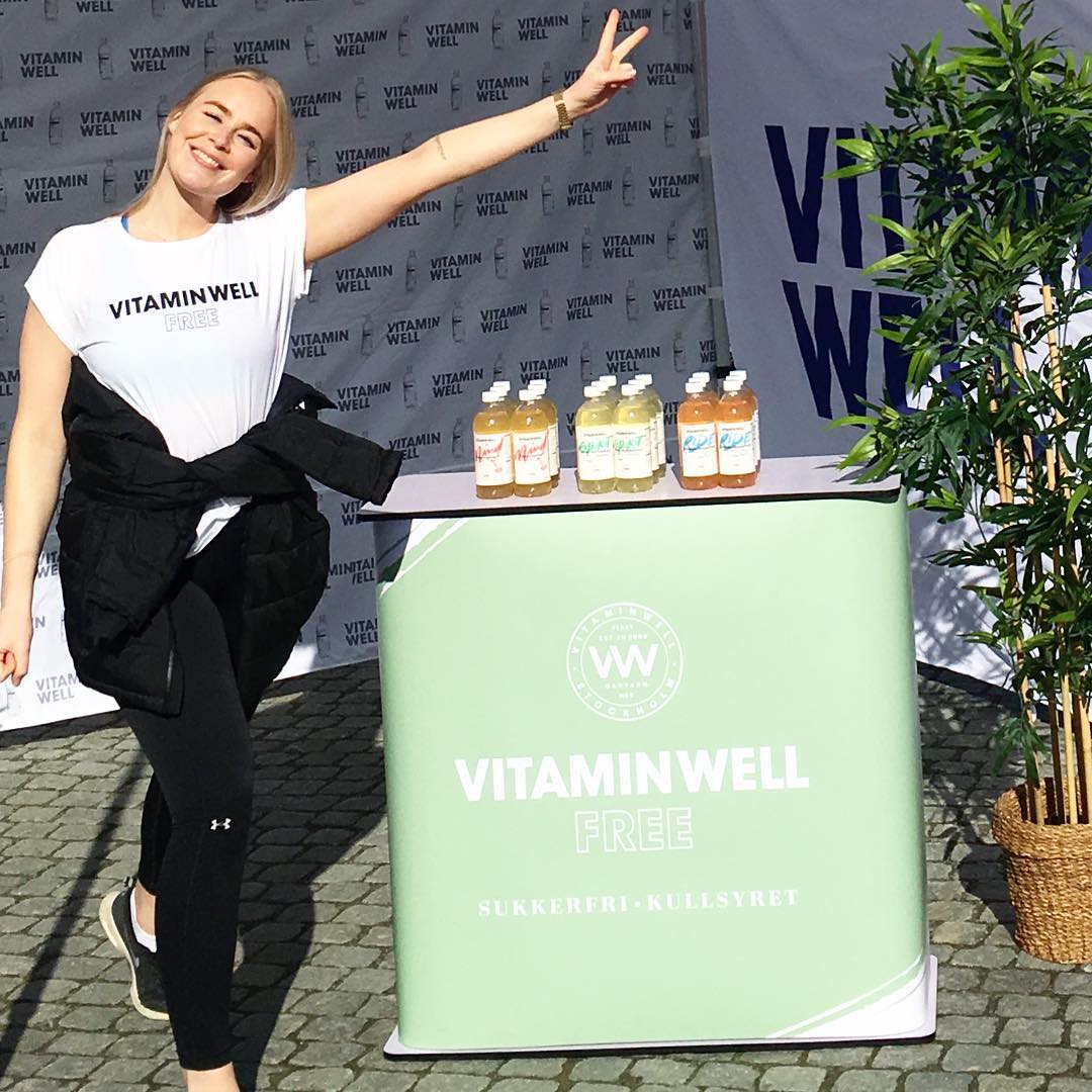 Det er sol i Trondheim ☀️😍nå deler vi ut Vitamin Well FREE i samarbeid med @karitraa i Trondheim: Adresse Beddingen 16, Solsiden ( rett ved DNB Bygget) fra Kl 17-18.30! Meld deg på Kari Traa Urban Training i din by 👉🏼kturbantraining.com #kturbantraining #karitraa #vitaminwellnorge