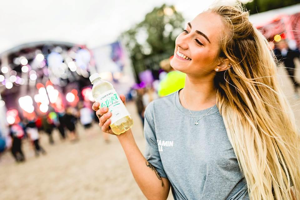 Aitäh Weekend Festival 2017! Vitamin Welli tiimil oli rõõm üritusel osaleda ning pakkuda tervislikku ja funktsionaalset janukustutust kõigile festivalil osalejatele! Soovime õnne veelkord ka #vitaminwellmiami kampaania võitjale kelle pingelise  lauajalgpalli turniiri läbi laupäeval festivalil välja selgitasime!
#weekendfestival #pärnu #suvi #vitaminwell
📷 @rkooskora