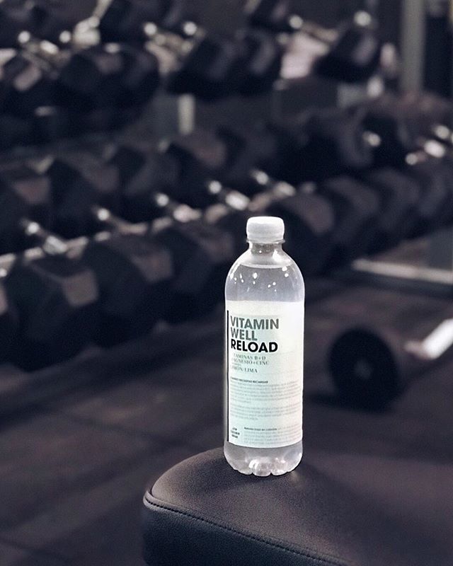 Make sure to reload for your end of week workout! How about boosting yourself with some vitamin B+D along with magnesium and zinc? Not to say the least, the fresh taste of lemon and lime, all in our Vitamin Well Reload. 📷 @ahiranprz #VitaminWell